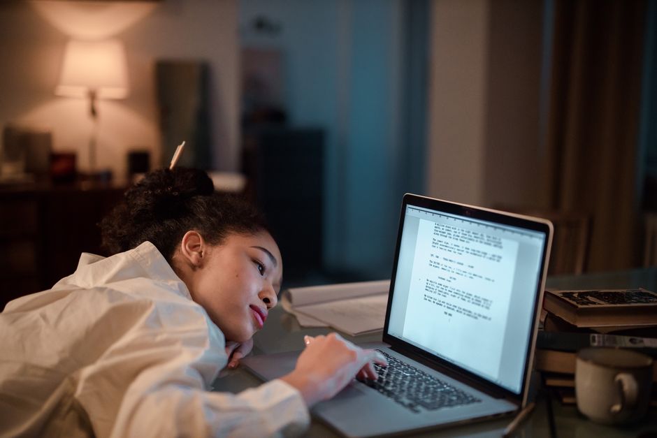 Reddit Writing Prompts: The Ultimate 2026 Guide for Students 1 pexels photo 7983363
