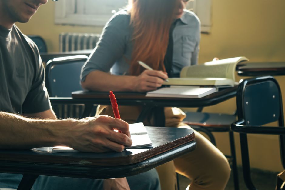 10 Checks Before Choosing Custom Assignment Writing Services 1 pexels photo 37812837