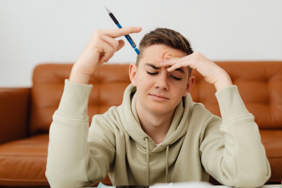 Deadline Management: Spot What Causes Late Assignments & Fix It 1 pexels photo 6958571